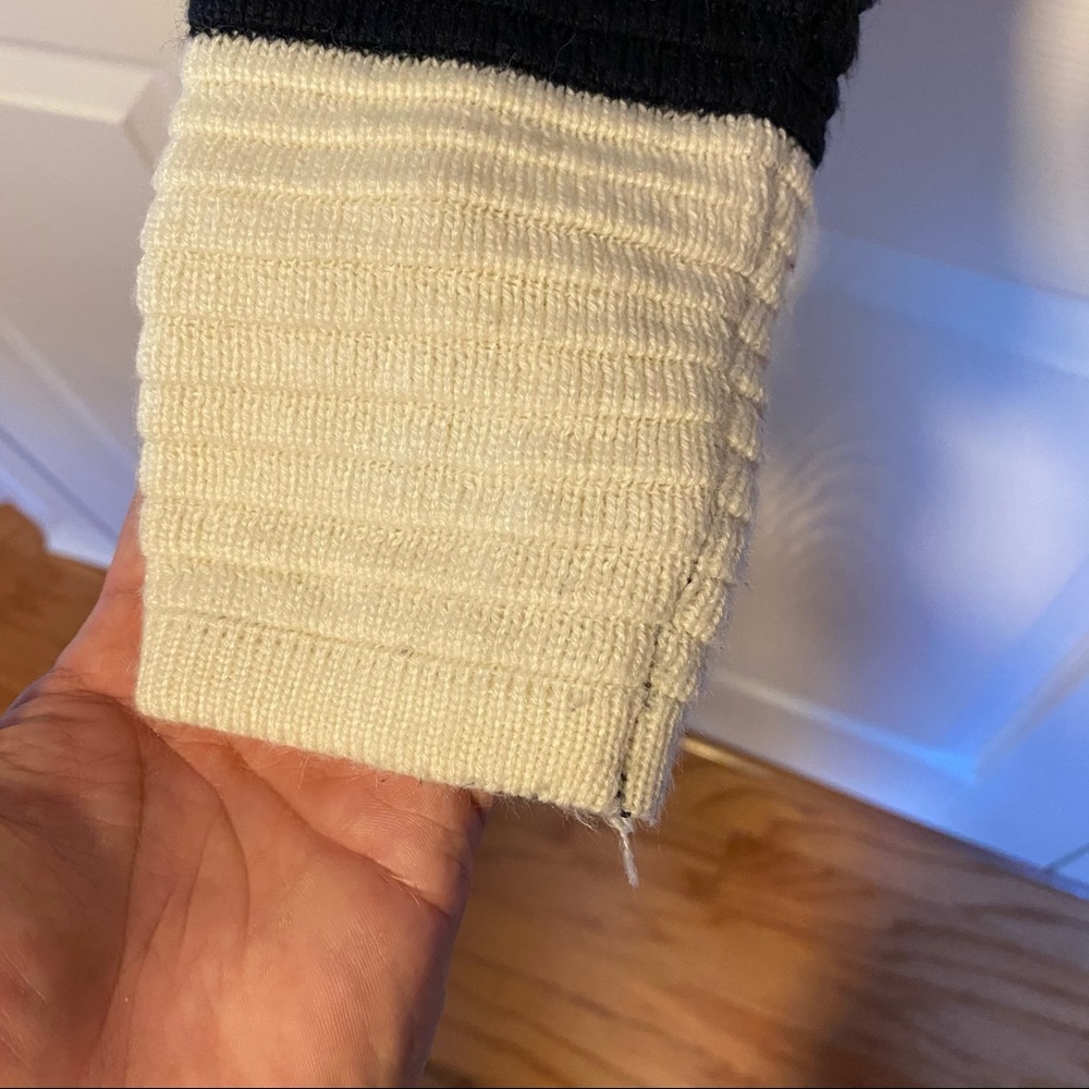 Forever 21 navy and white cropped sweater - Picture 5 of 7